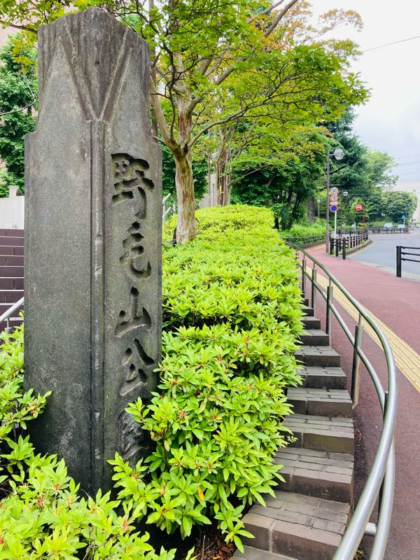 雨上がりのマジョール広場の片隅 New bike! @yoshihiro_higa