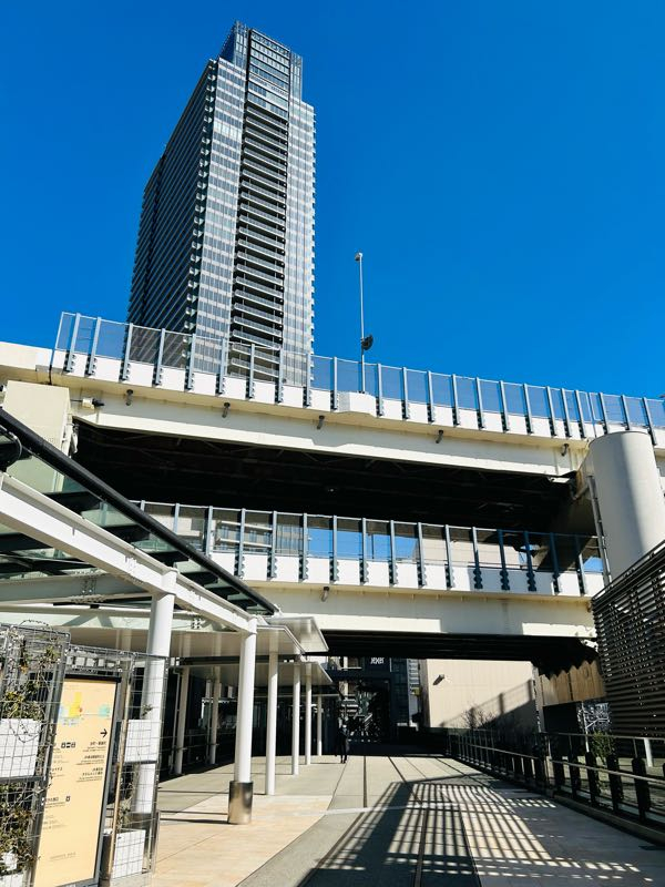 街角リポート - Fm yokohama 84.7 : 少し風弱くなった？横浜駅！
