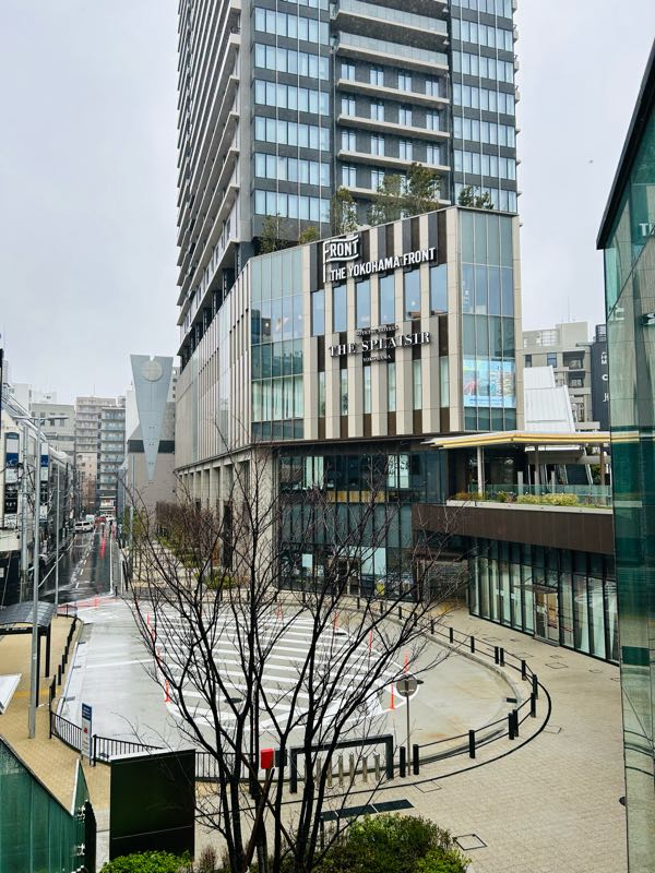 街角リポート - Fm yokohama 84.7 : 冷たい雨☔️横浜駅！
